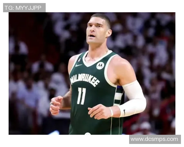 布鲁克洛佩斯：从篮球场上的巨人到全能战士的华丽蜕变