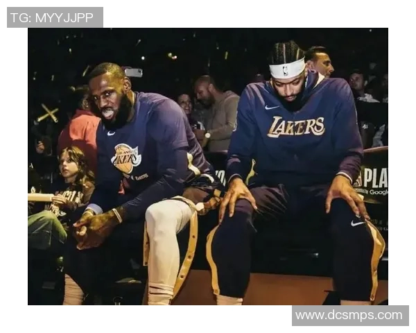 热火与湖人激战正酣NBA赛场再现经典对决引发球迷热议 热火与湖人激战正酣NBA赛场再现经典对决引发球迷热议