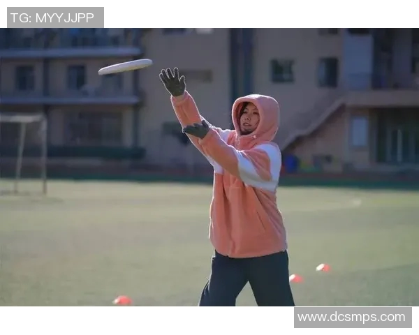 飞盘竞技的魅力与挑战:深入探讨广州飞盘队的独特风格与团队合作 飞盘竞技的魅力与挑战:深入探讨广州飞盘队的独特风格与团队合作